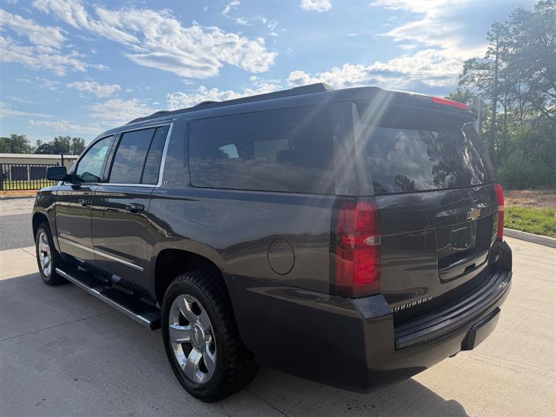 2017 Chevrolet Suburban LT - Photo 3