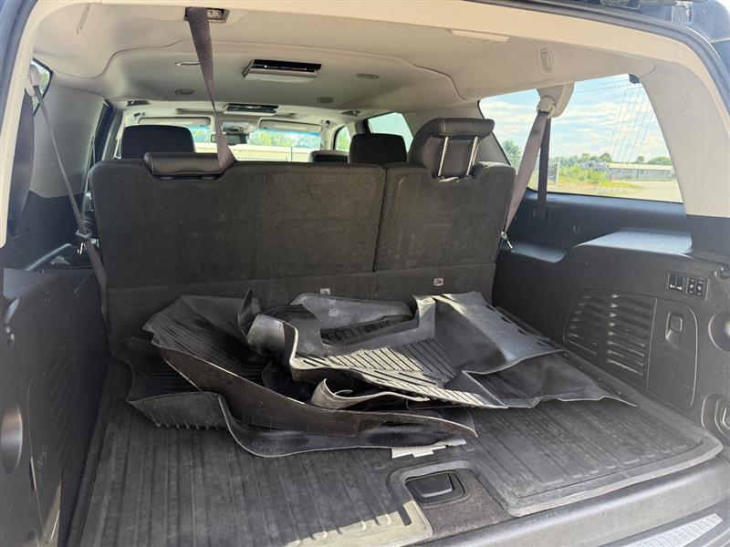2017 Chevrolet Suburban LT - Photo 5