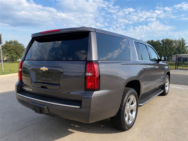 2017 Chevrolet Suburban LT - Photo 7