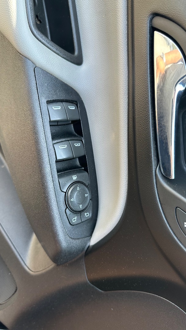 2019 Chevrolet Equinox LS - Photo 20