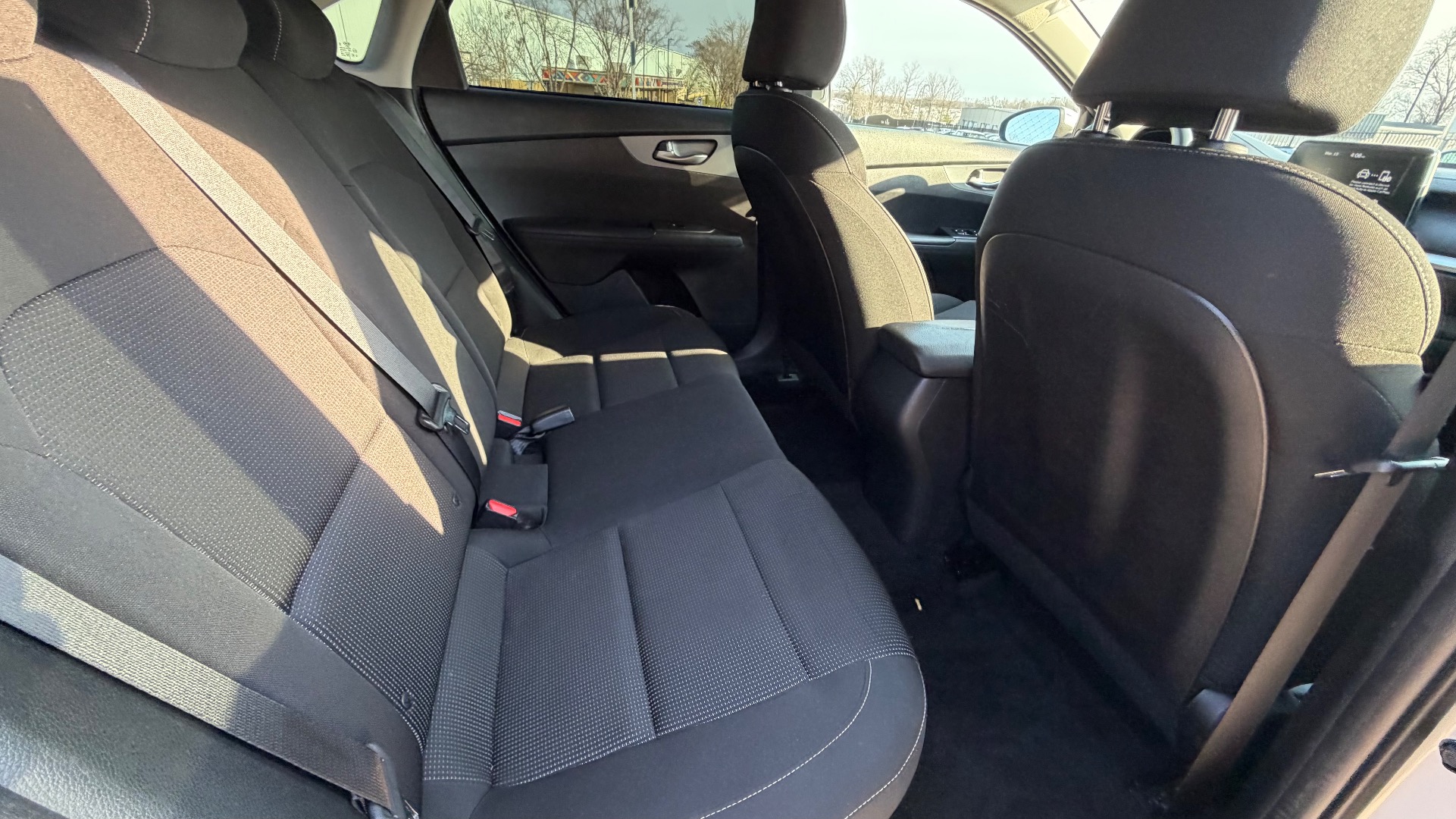 2021 Kia Forte LXS - Photo 31