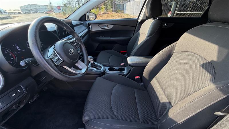 2021 Kia Forte LXS - Photo 10