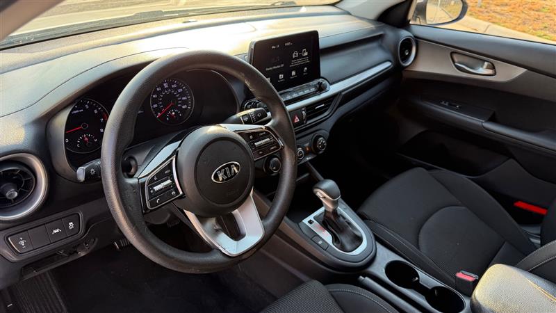 2021 Kia Forte LXS - Photo 11