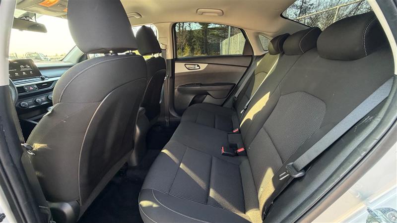 2021 Kia Forte LXS - Photo 13