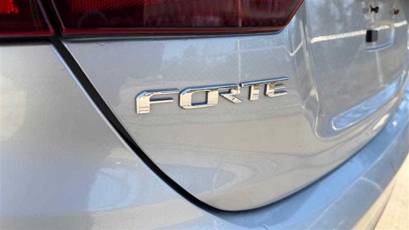 2021 Kia Forte LXS - Photo 14