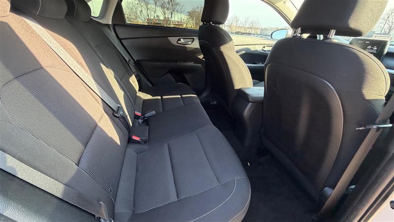 2021 Kia Forte LXS - Photo 16