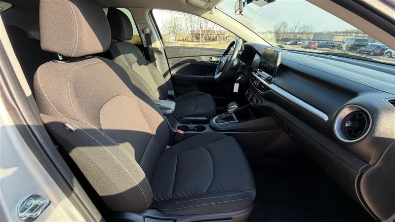 2021 Kia Forte LXS - Photo 19