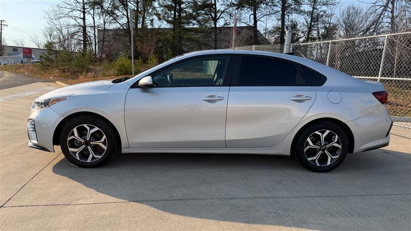 2021 Kia Forte LXS - Photo 2