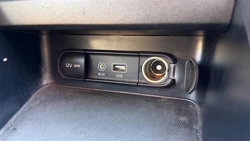 2021 Kia Forte LXS - Photo 21