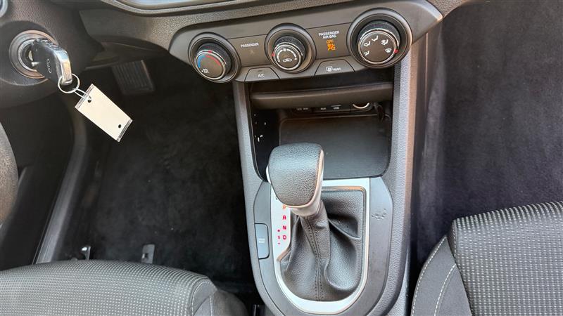 2021 Kia Forte LXS - Photo 22