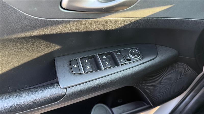 2021 Kia Forte LXS - Photo 24