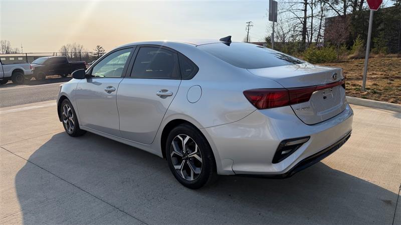 2021 Kia Forte LXS - Photo 3