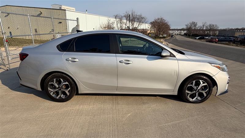2021 Kia Forte LXS - Photo 6