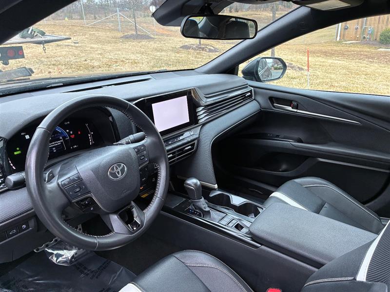 2025 Toyota Camry SE - Photo 10