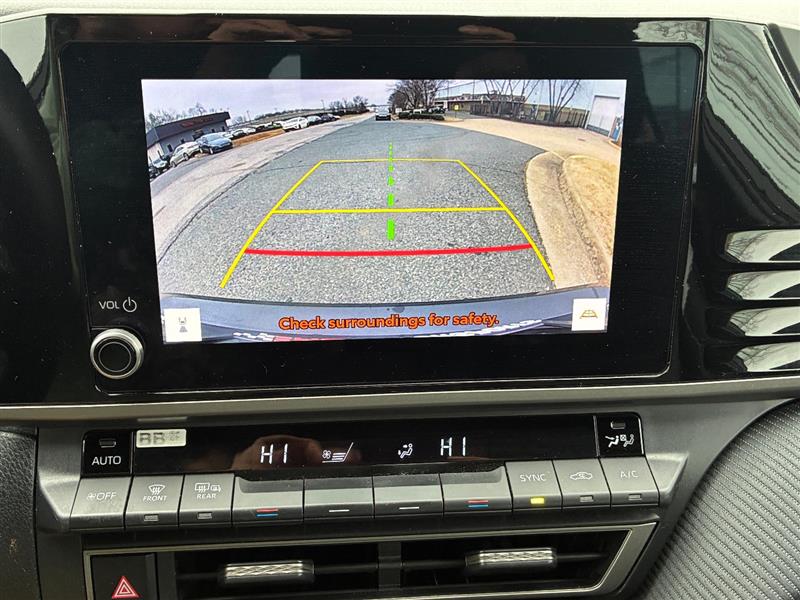 2025 Toyota Camry SE - Photo 14