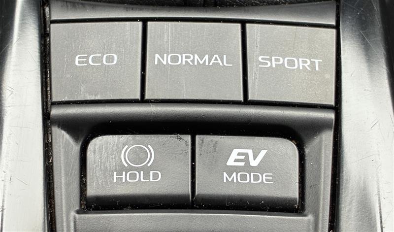 2025 Toyota Camry SE - Photo 18