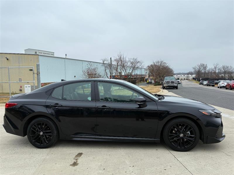 2025 Toyota Camry SE - Photo 4