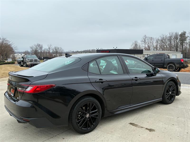 2025 Toyota Camry SE - Photo 5