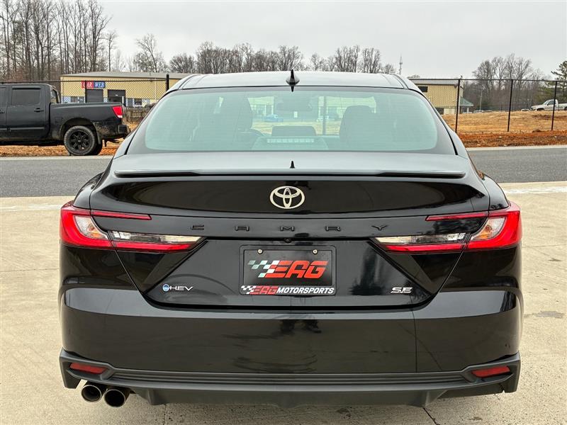 2025 Toyota Camry SE - Photo 6