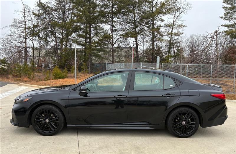 2025 Toyota Camry SE - Photo 8