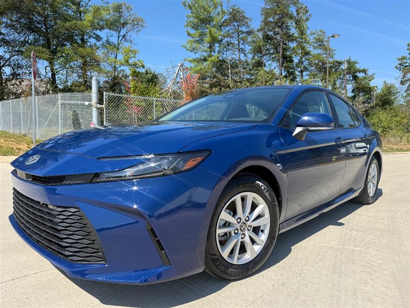 2025 Toyota Camry XLE Hybrid's photo
