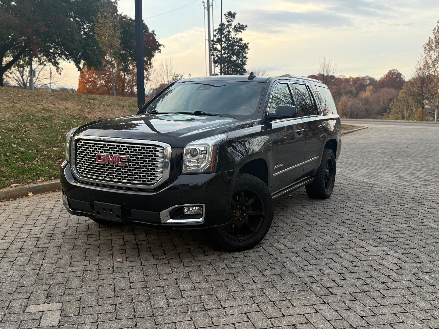 2016 GMC Yukon 4WD Denali's photo