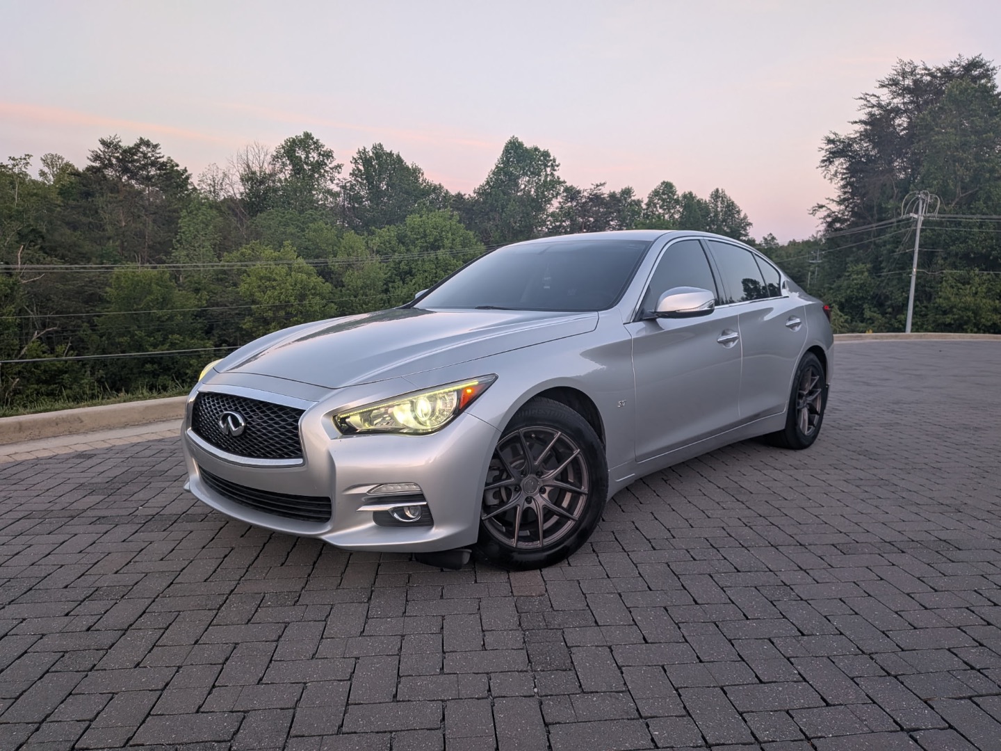 2014 INFINITI Q50 Premium AWD's photo
