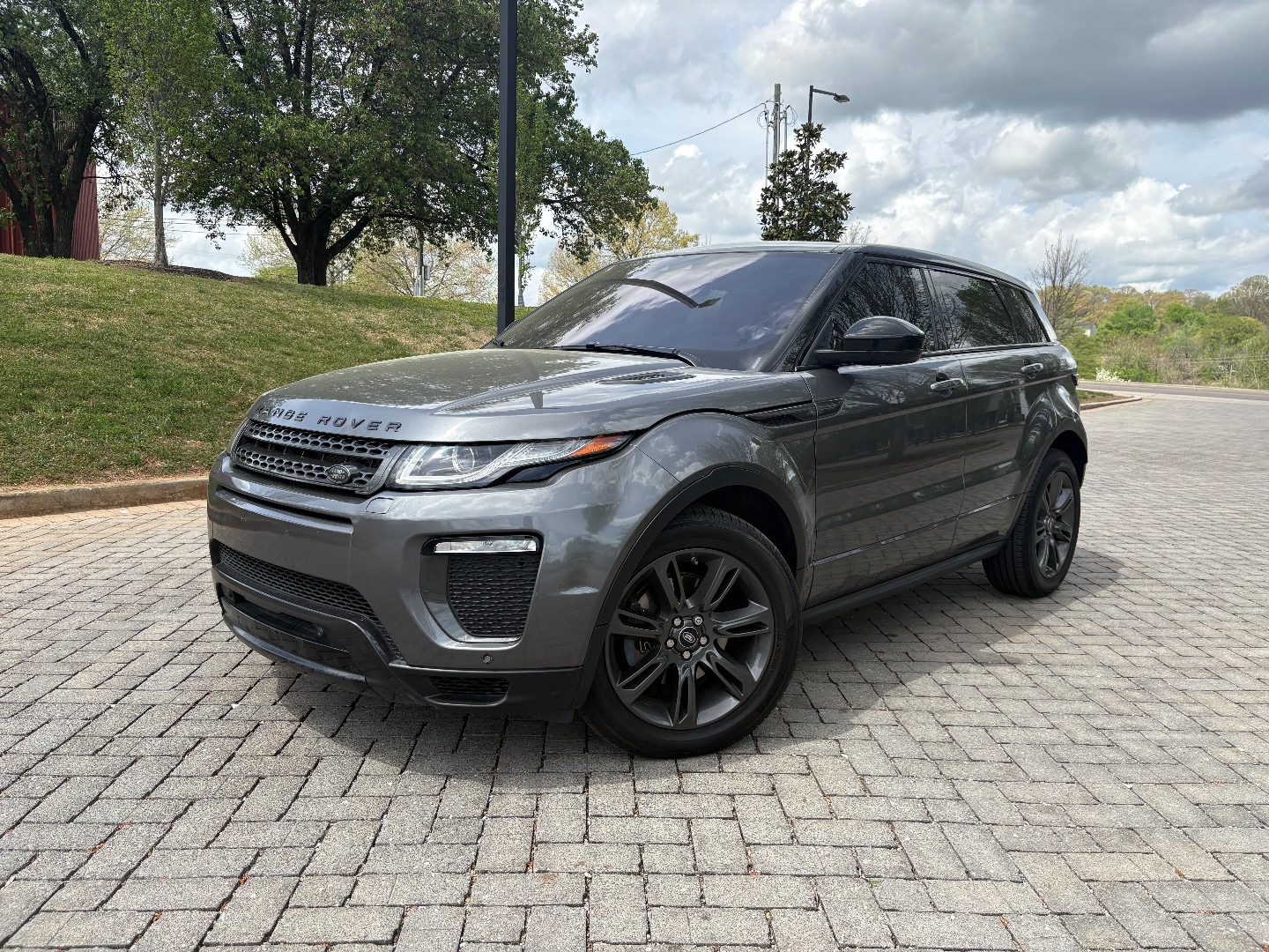 2018 Land Rover Range Rover Evoque Landmark Edition's photo