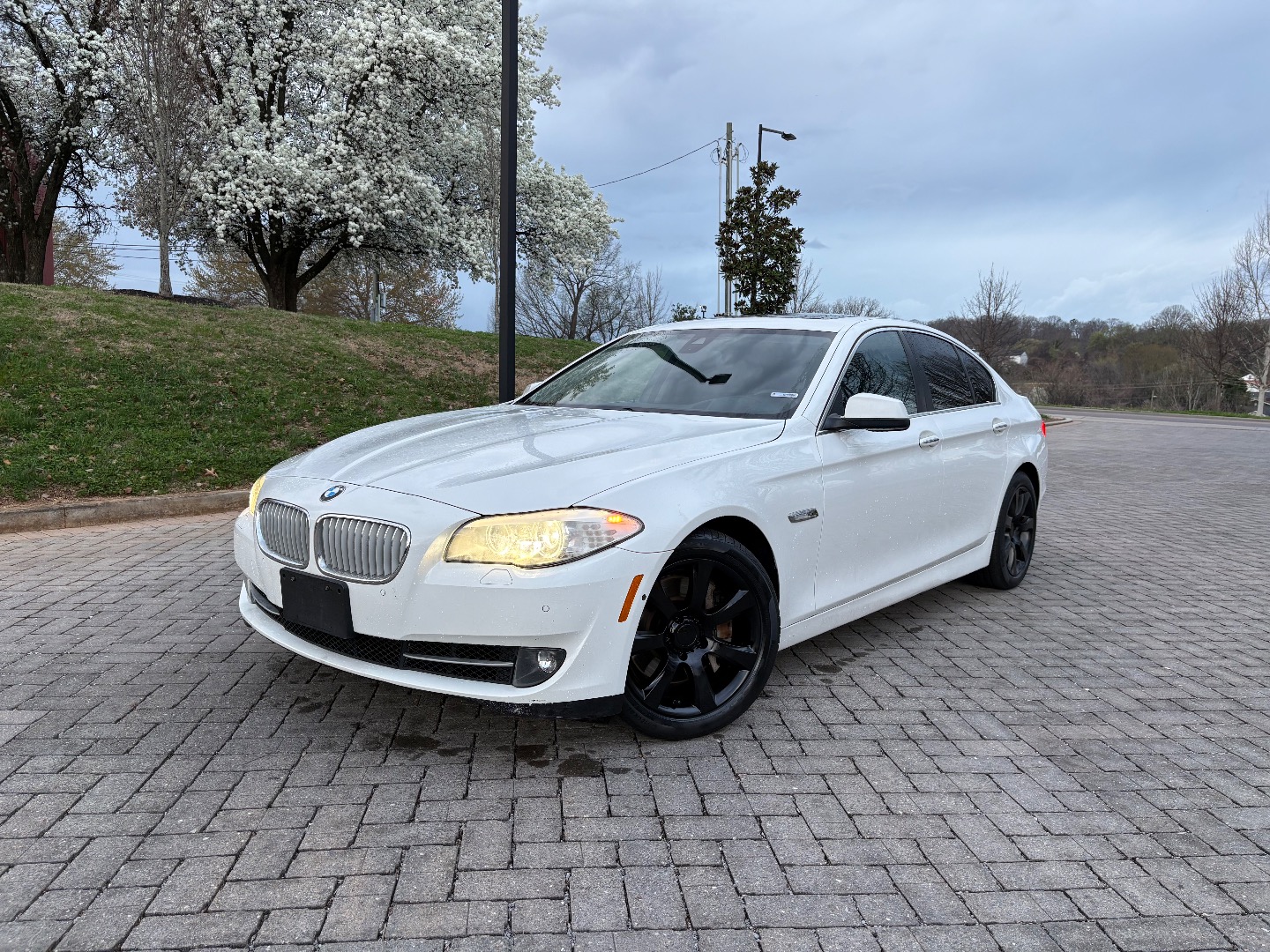 2013 BMW 5 Series 550i Sedan's photo