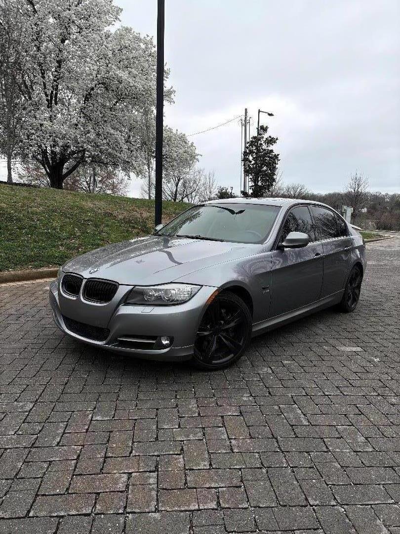 2009 BMW 3 Series 335xi Sedan's photo
