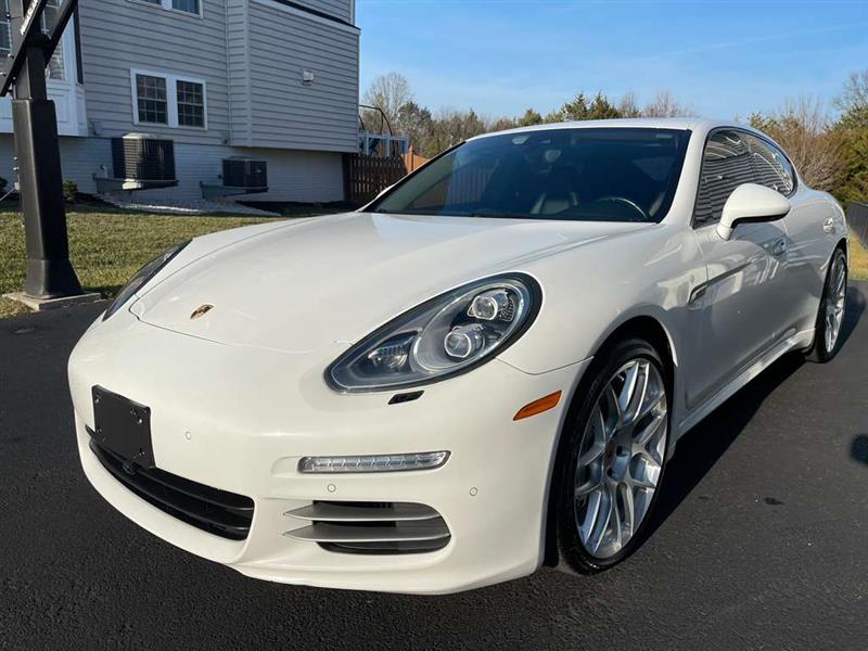 2014 Porsche Panamera 4S's photo