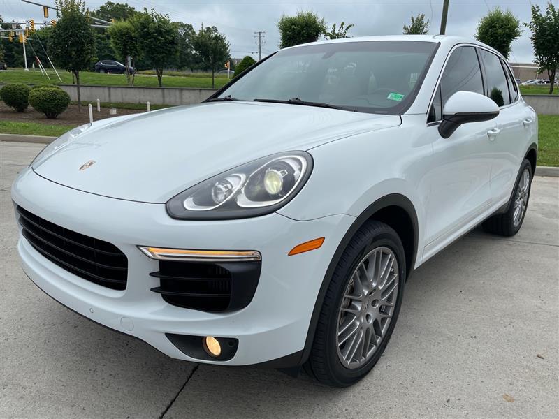 2015 Porsche Cayenne S's photo