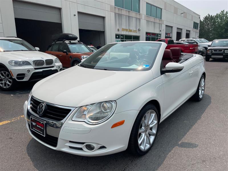 White 2011 Volkswagen Eos Convertible Front-Wheel Drive Automatic