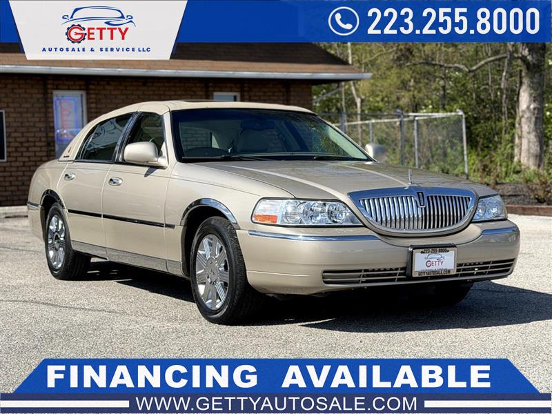 2005 Lincoln Town Car Signature Limited's photo
