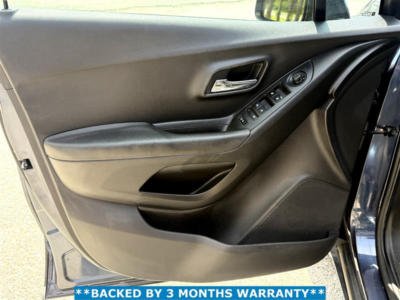 2019 Chevrolet Trax LS - Photo 11