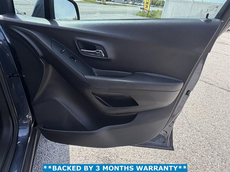 2019 Chevrolet Trax LS - Photo 18