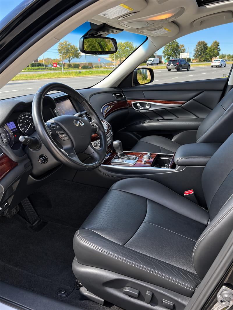 2018 INFINITI Q70L 3.7 LUXE
