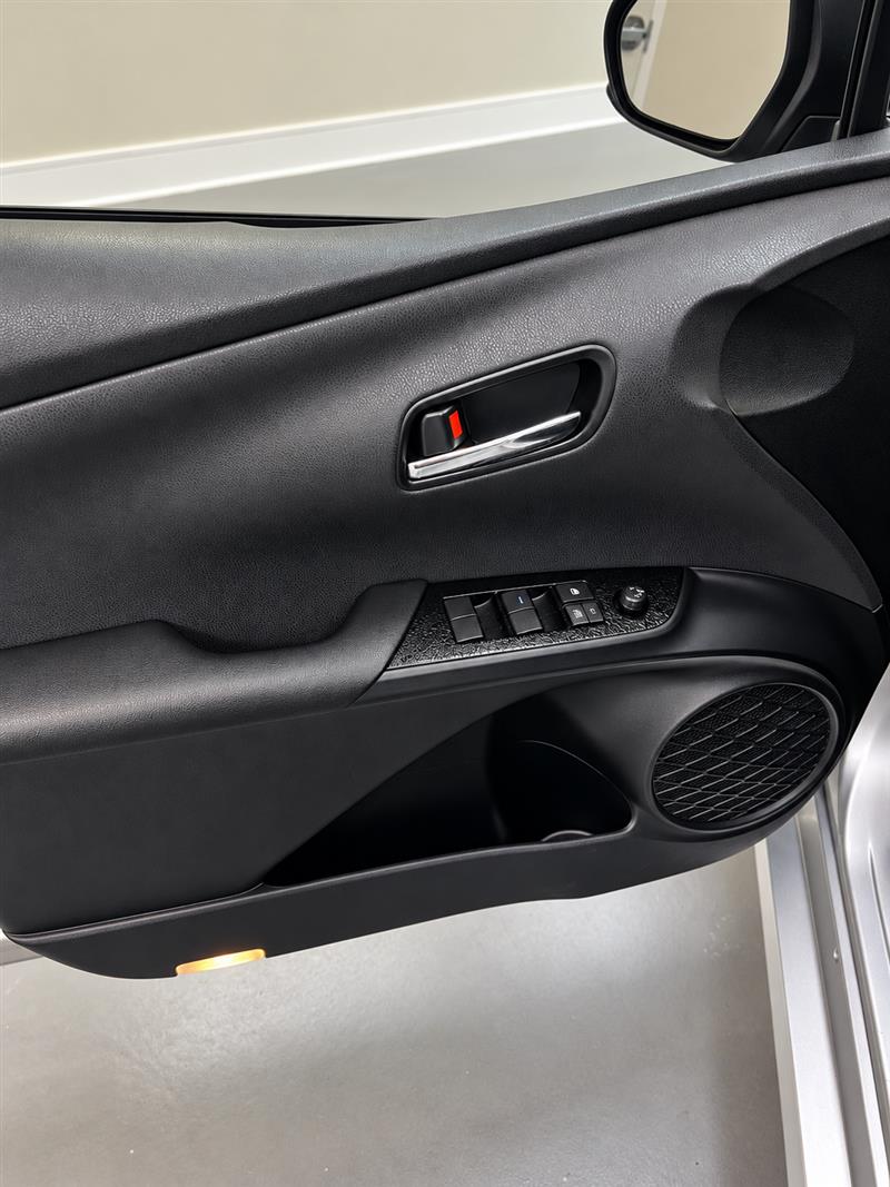 2022 TOYOTA PRIUS L ECO