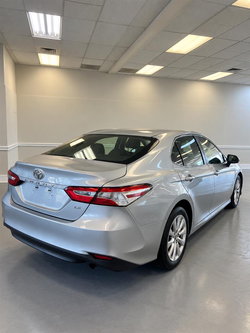 2018 TOYOTA CAMRY LE