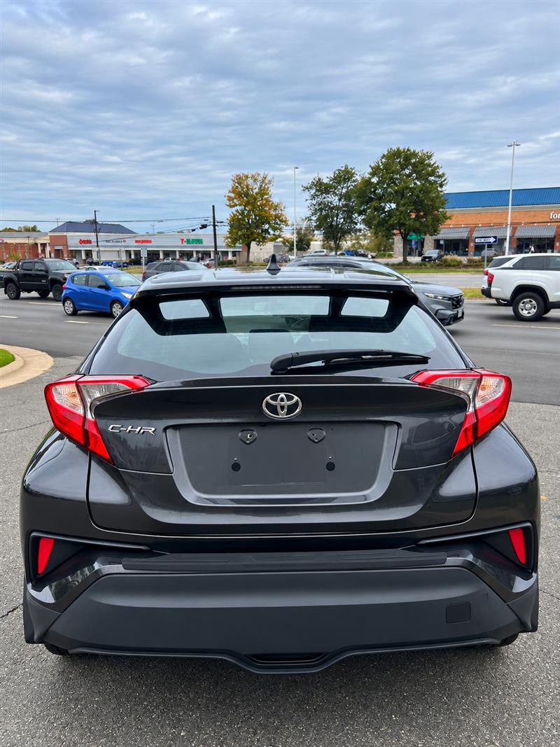 2020 TOYOTA C-HR XLE