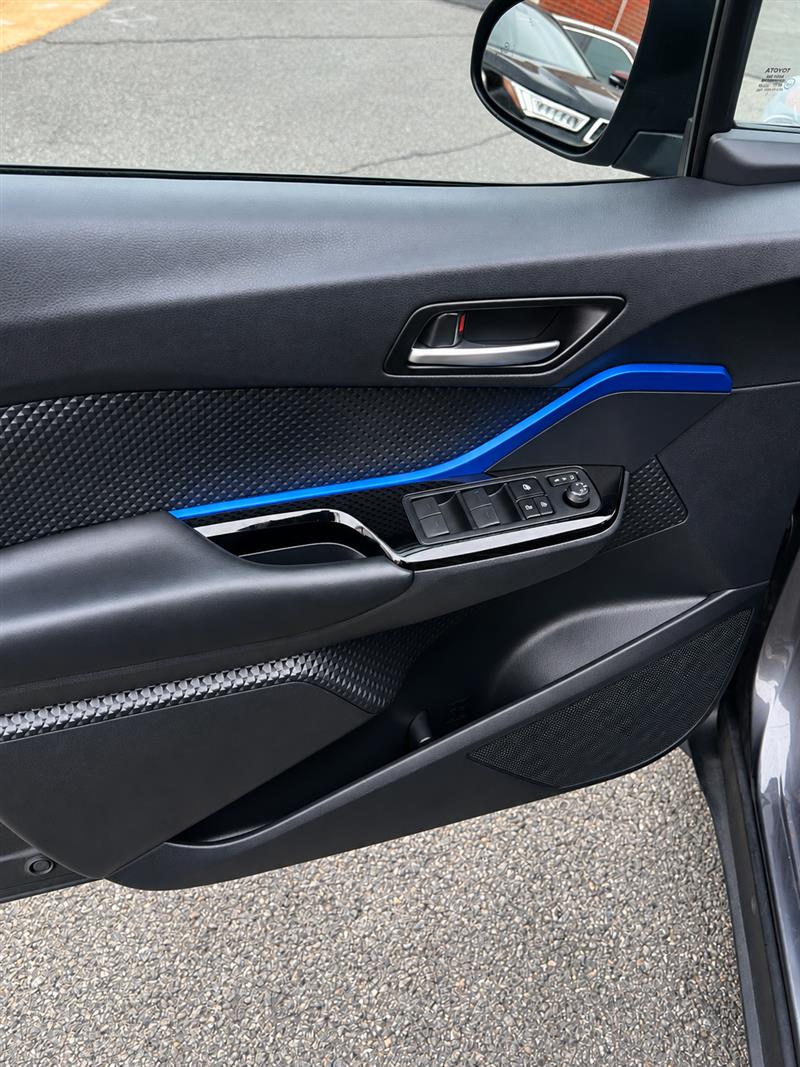2020 TOYOTA C-HR XLE