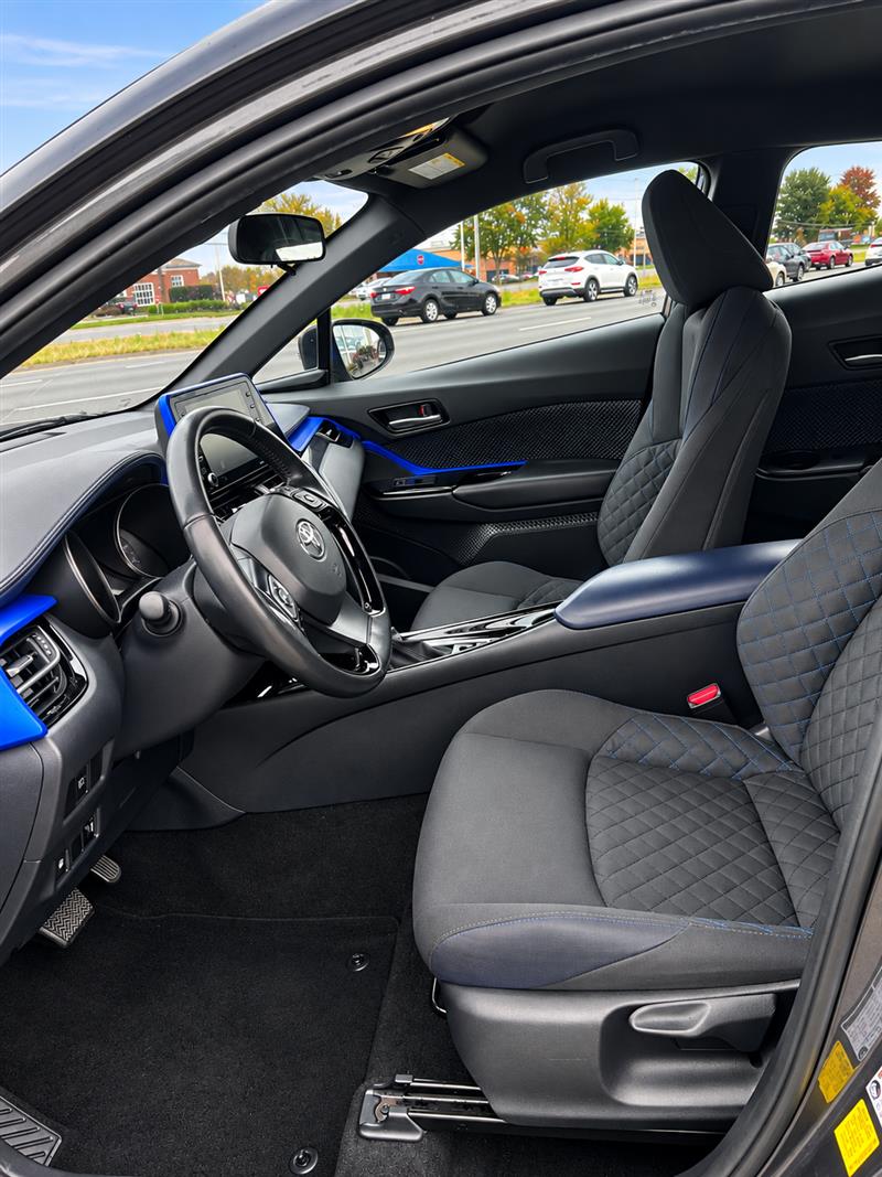 2020 TOYOTA C-HR XLE
