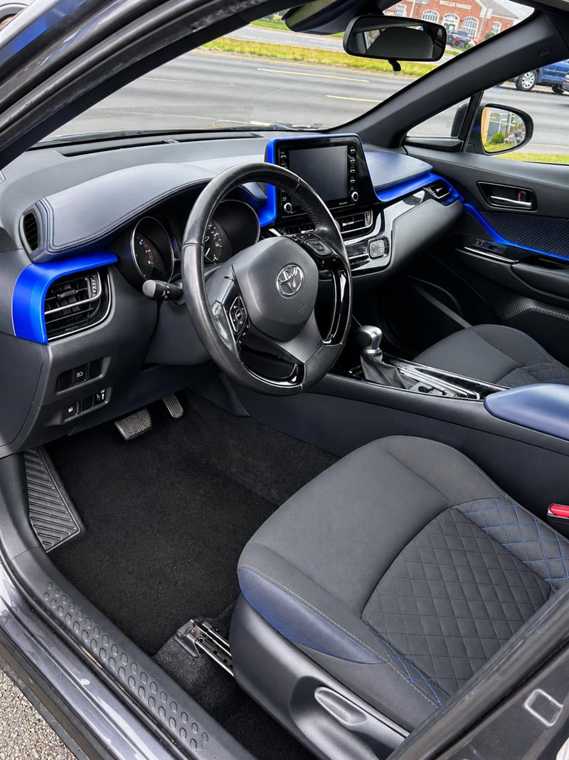 2020 TOYOTA C-HR XLE