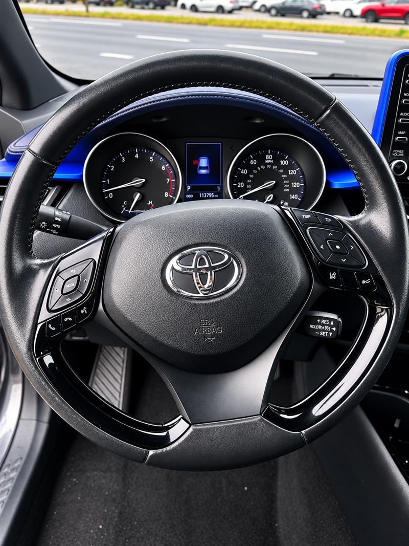 2020 TOYOTA C-HR XLE