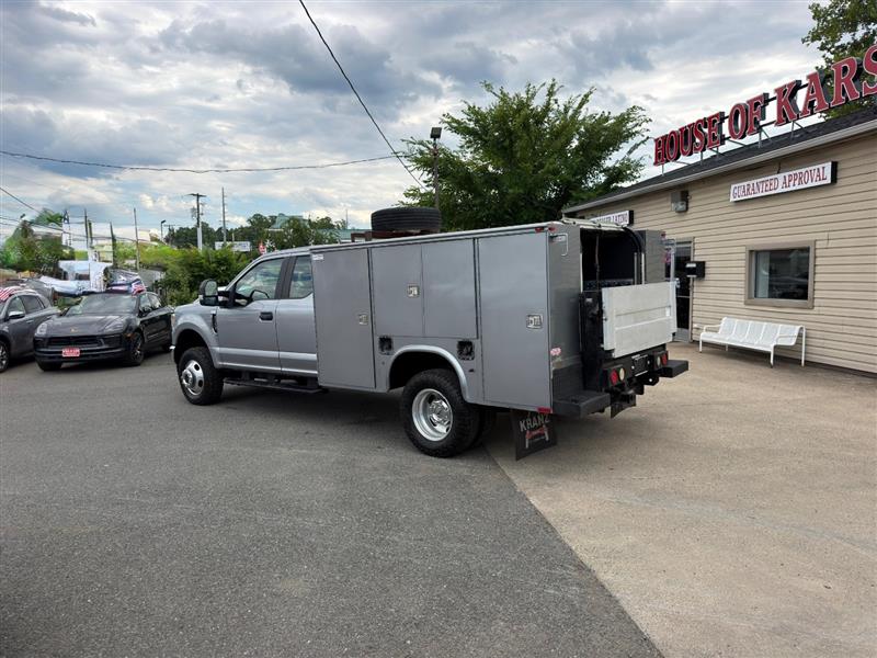 2020 Ford F-350 Super Duty Chassis Cab XL - Photo 2