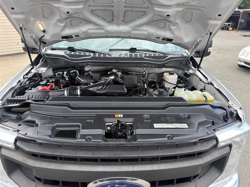 2020 Ford F-350 Super Duty Chassis Cab XL - Photo 28