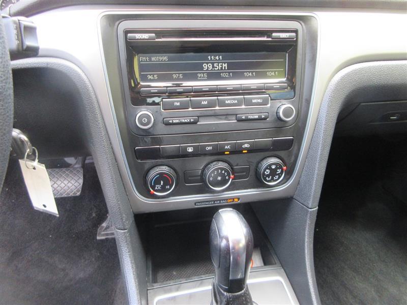 2014 Volkswagen Passat S - Photo 17