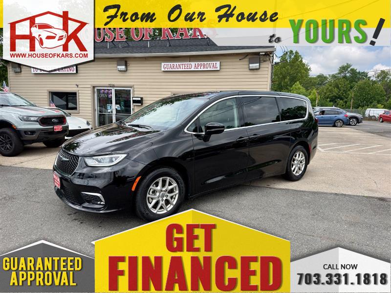 2024 Chrysler Pacifica Touring L's photo