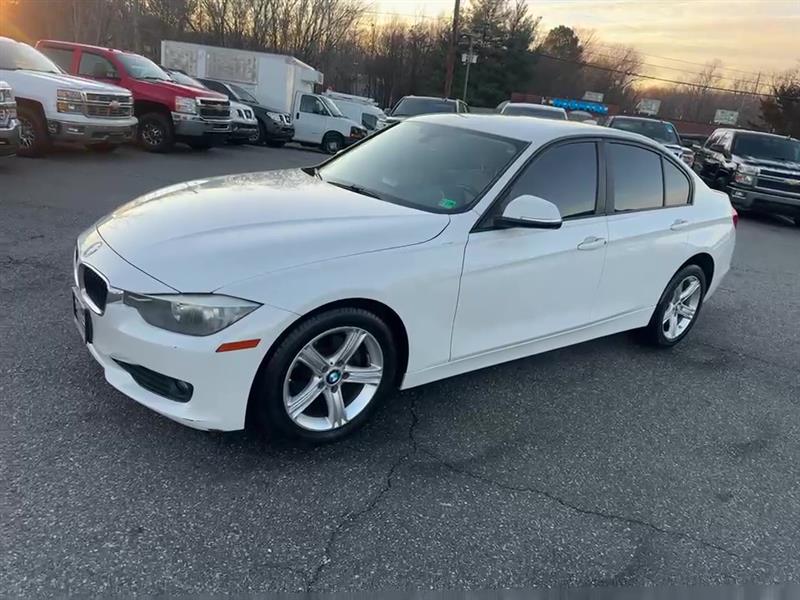 2014 BMW 3 Series 320i Sedan's photo