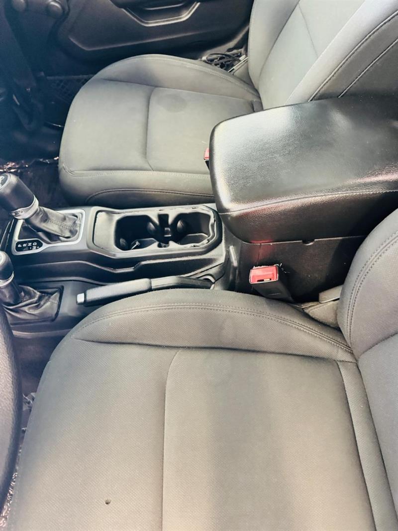 Additional photo of vehicle.